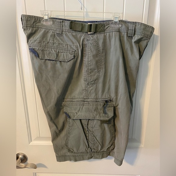 Old Navy Men’s Cargo shorts Green size 40 Belt loops zip front 6 pockets W/flaps - Picture 5 of 12